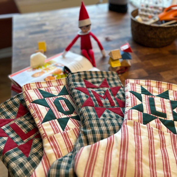 キルティング加工の伝統的なクリスマスストッキング