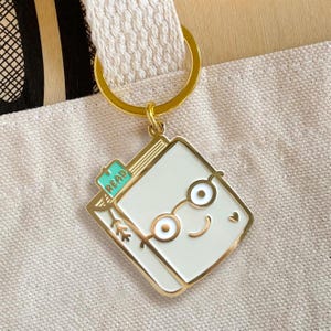 Book Lover Keychain - Cute Book Key Chain Charm - Bookish Gift for Student, Teacher, Reader, Book Club - Graduation Gift - Gold Metal EK3115
