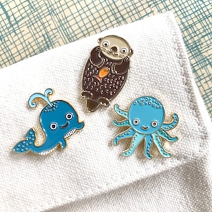 Sea Critters Enamel Pin Gift Set Set de tres alfileres de solapa Pin de ballena Pin de nutria Pin de pulpo Regalo de preadolescentes Relleno de medias GS038 imagen 1