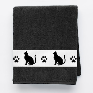 Kitty Cat Heavy Cotton Bath Towel -  Kitties and paws - Can be personalized with name!