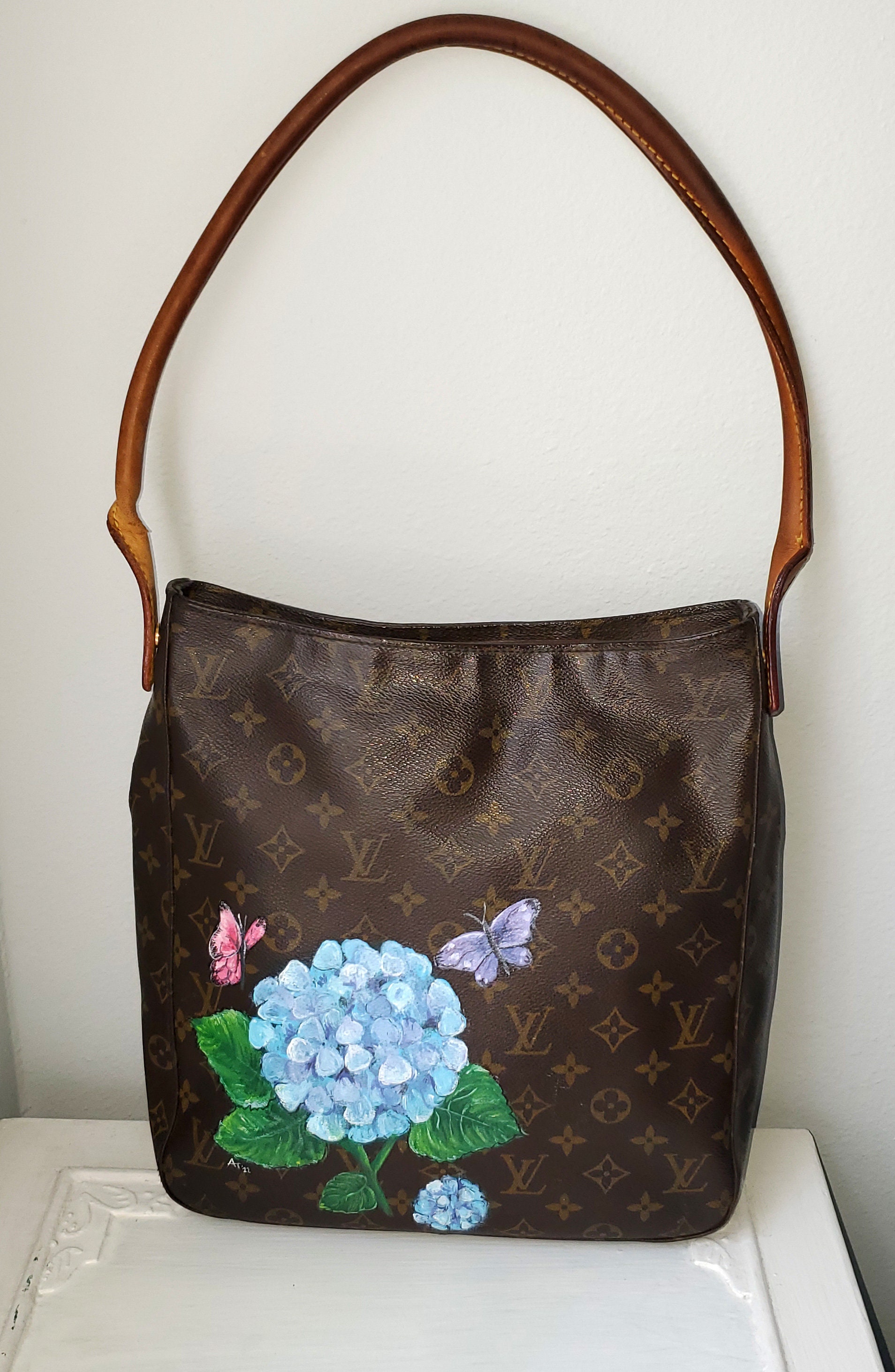Louis Vuitton Custom Painting by Pinky Lizares  Painted handbag, Fancy  bags, Handpainted bags