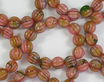 Perles melon en verre tchèque satiné opaque rose corail et olivine, 8 mm - 12 pièces