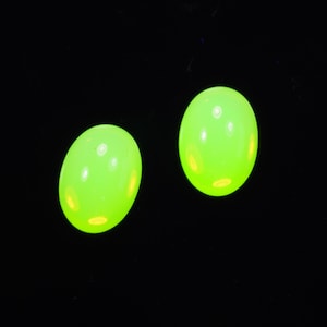 18x13mm Vaseline Yellow Opal Foil Backed Oval Czech Glass Cabochons Uranium Glass - 2 Pieces