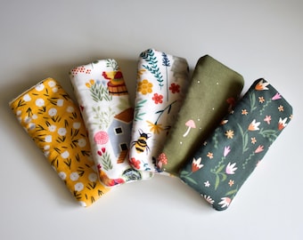 Floral Cast Iron Skillet Handle Cover – Quilted Pot Holder – Cottagecore Kitchen Housewarming Gift under 10