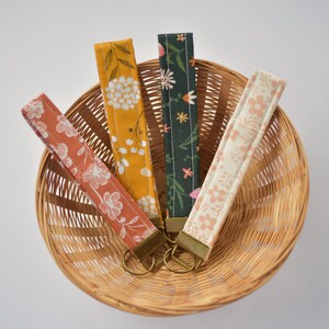 Porte-clés en tissu floral au poignet : porte-clés bohème, fait main de 15 cm (6 po.)