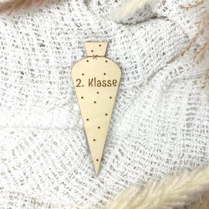 Zweite Klasse Meilensteinkarte gepunktet für Schulstart Kind 2. Klasse Geschenk, Erinnerung, Lindenholz, Form einer Schultüte Schulanfang