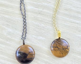 Collar con colgante de ojo de tigre, hecho a mano, piedra preciosa, joyería de ojo de tigre, oro y bronce.