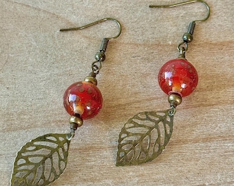 Pendientes de hoja de latón antiguo rústico hechos a mano, estilo bohemio escarlata, para uso diario.