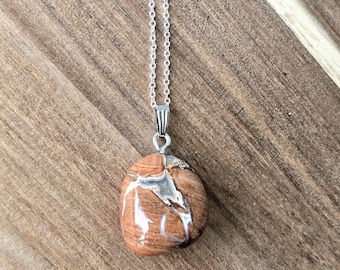 Collar de jaspe hecho a mano con colgante de piedra preciosa de jaspe brechado