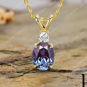 Oval shaped Alexandrite pendant 18K yellow gold Necklace for women anniversary gifts Jewelry color changing gemstone Personalized pendant