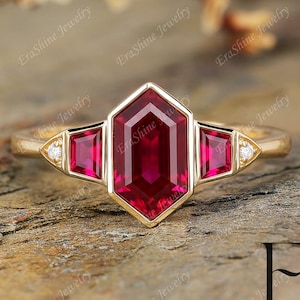 Anillo de oro de 18 quilates con rubí en forma hexagonal, anillo de compromiso, regalo de aniversario, anillo para mujer, piedra preciosa roja, anillo con piedra lateral
