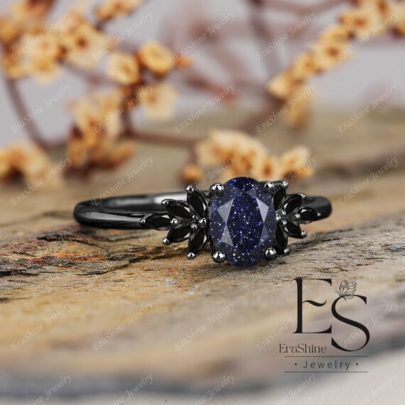 Anello di fidanzamento in oro nero, anello in arenaria blu taglio ovale per donna, promessa nuziale, fascia in onice nero, regali di anniversario per lei. - Italia