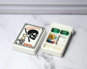 Organizador de pastillas Reaper White – Edición Calavera Blanca, Memento Mori, 4, 5 u 8 compartimentos