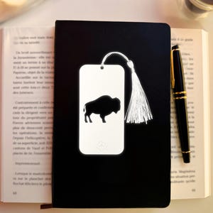 Bison Bookmark with Customizable Tassel – Elegant and Minimalist | 3D Printed, Perfect Gift for Wildlife and Book Lovers