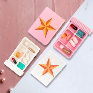 Ster pillendoos – 4, 5 of 8 compartimenten • Compact en aanpasbaar • Roze of wit deksel, discreet ontwerp voor dagelijks gebruik en reizen