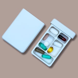 Portapillole compatto, grande capacità, 5 scomparti - Conservazione sicura, comoda e discreta per farmaci, vitamine e integratori