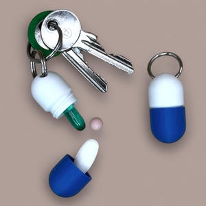 Porte-clés pilulier compact personnalisable – boîte à pilules en couleurs au choix – pratique, discret, idéal voyage et quotidien