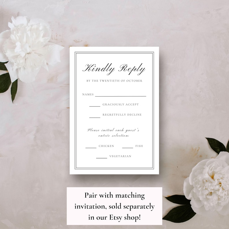 Puede incluir: Una tarjeta de RSVP de boda en blanco y negro con un dise&ntilde;o sencillo. La tarjeta tiene un borde negro y el texto "Kindly Reply" en una fuente cursiva. La tarjeta tambi&eacute;n incluye una secci&oacute;n para los nombres, una secci&oacute;n para las opciones de RSVP y una secci&oacute;n para las selecciones de comida.