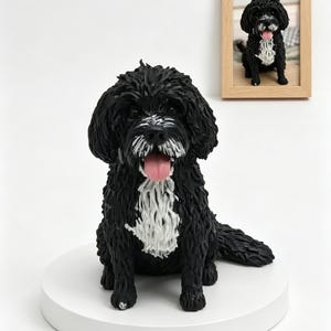 Figura personalizada de perro negro rizado – Escultura pequeña de mascota hecha a mano, regalo