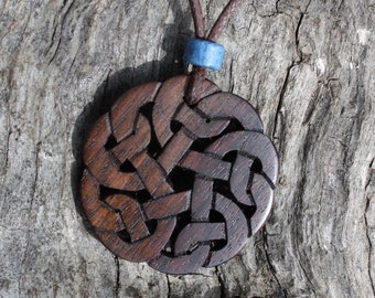 Handgesneden palissander hanger met Keltisch schild knoop: ketting met Keltische eeuwigheidsknoop