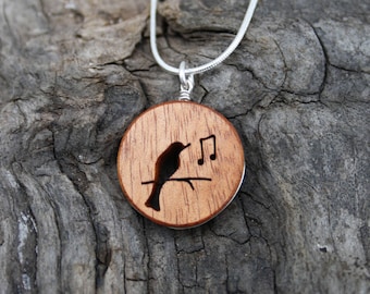 Colgante de pájaro cantor de palisandro: regalo tallado a mano para amantes de la música.