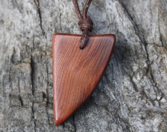 Collana irlandese di tasso di palude di 6000 anni, ciondolo unico in legno di palude, gioielli in legno di palude per uomini, regalo di ascendenza fatto a mano in Irlanda