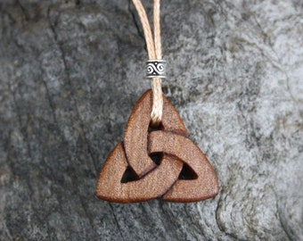 Collier noeud Trinity en bois de saule, petit pendentif noeud celtique, collier triquetra sculpté à la main fabriqué en Irlande, cadeau parfait pour un 9e anniversaire