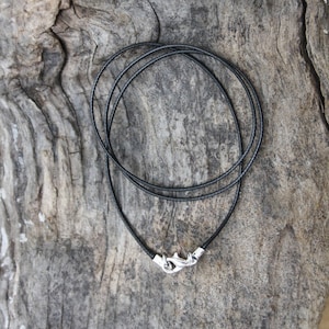1 mm dikke ketting van gewaxt nylon met karabijnsluiting, in verschillende maten en kleuren