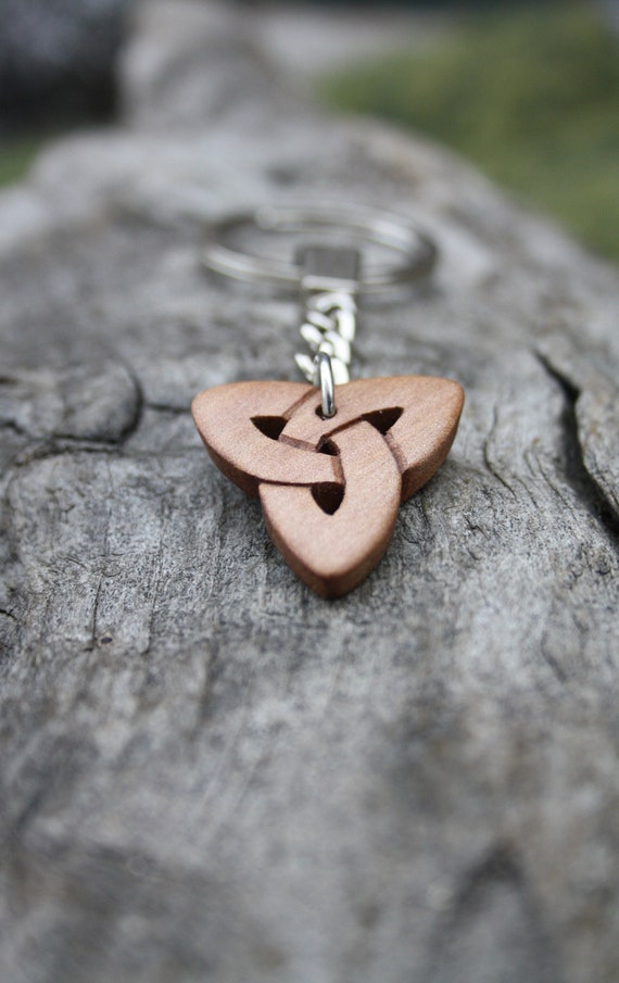 Handcarved Willow Wood Trinity Keychain, Celtic Knot Keyring, Irish Gift