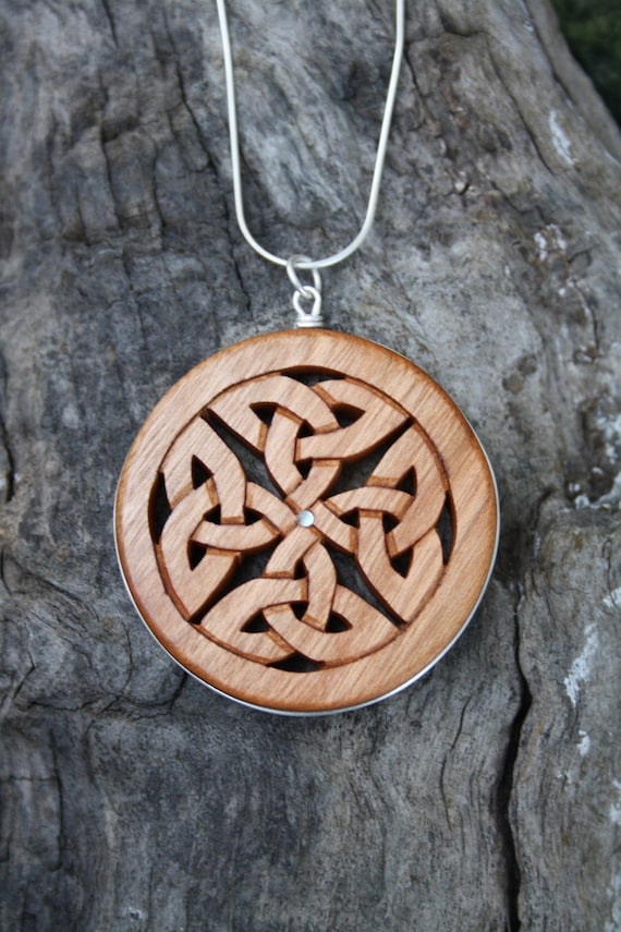 Celtique Noeuds Argent Couleur Irlandais Triquetra 3/" fer brodé Décorations