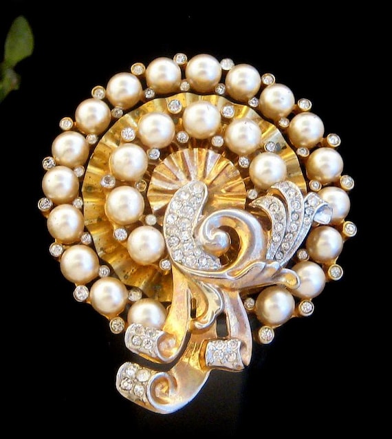 Vintage Brooch Designer faux Pearls and Rhineston… - image 2