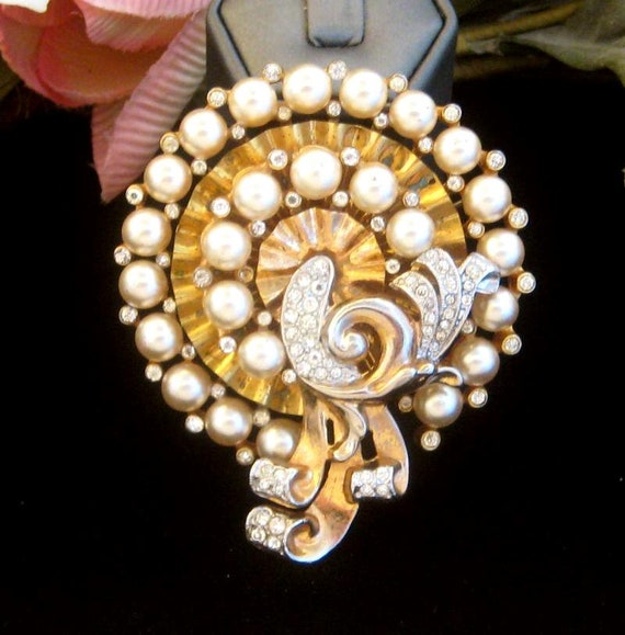 Vintage Brooch Designer faux Pearls and Rhineston… - image 7