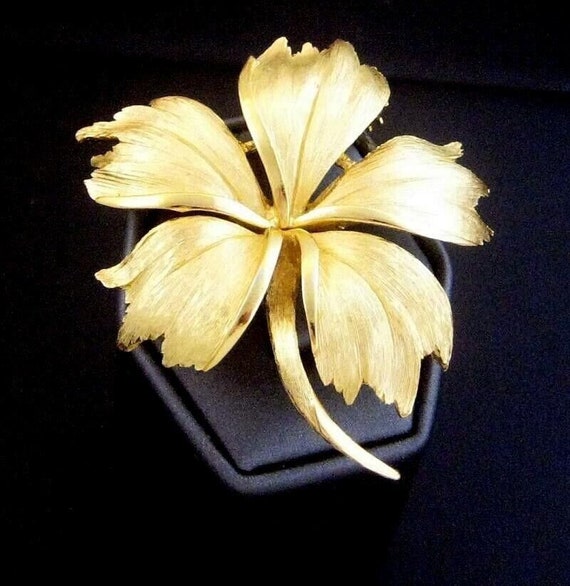 Vintage TRIFARI Leaf Pin goldtone signed