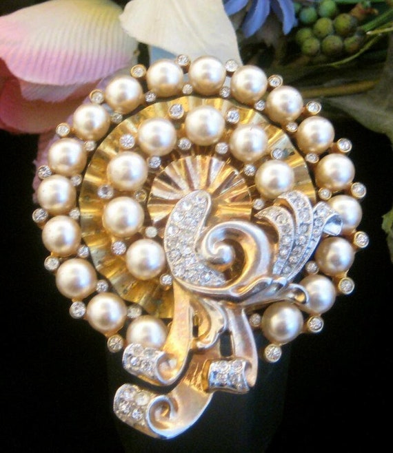 Vintage Brooch Designer faux Pearls and Rhineston… - image 1