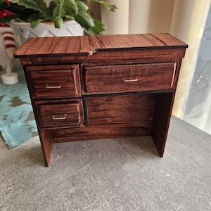 木製の手作り人形用机