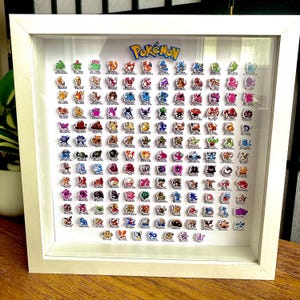 Pokemon Pokedex Shadowrahmen Gen 1 Kanto Johto Pokemon 3D Wanddeko Sammler Rahmen Erste Generation Gamer Deko Sammler Retro Nerd Geschenk