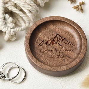 Custom Round Wood Ring Dish, Valentines Day, Engagement Ring,Wedding Gift,Holder, Wedding Ring Dish, Newlywed Gifts, 5th Anniversary Gifts