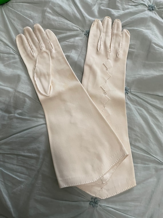 Gloves Louis Vuitton White size Not specified International in Cotton -  27475971