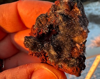 PIROLUCITA con FLUORITA ~ Nuevo Descubrimiento ~ UV Púrpura y Amarillo ~ Mina El Potosí, Santa Eulalia, Chihuahua, México ~ 22.5g ~