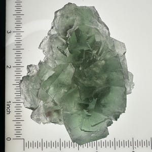 Fluorite Yaogangxian « YGX » - Vert clair avec pratiquement aucun gros amas matriciel !