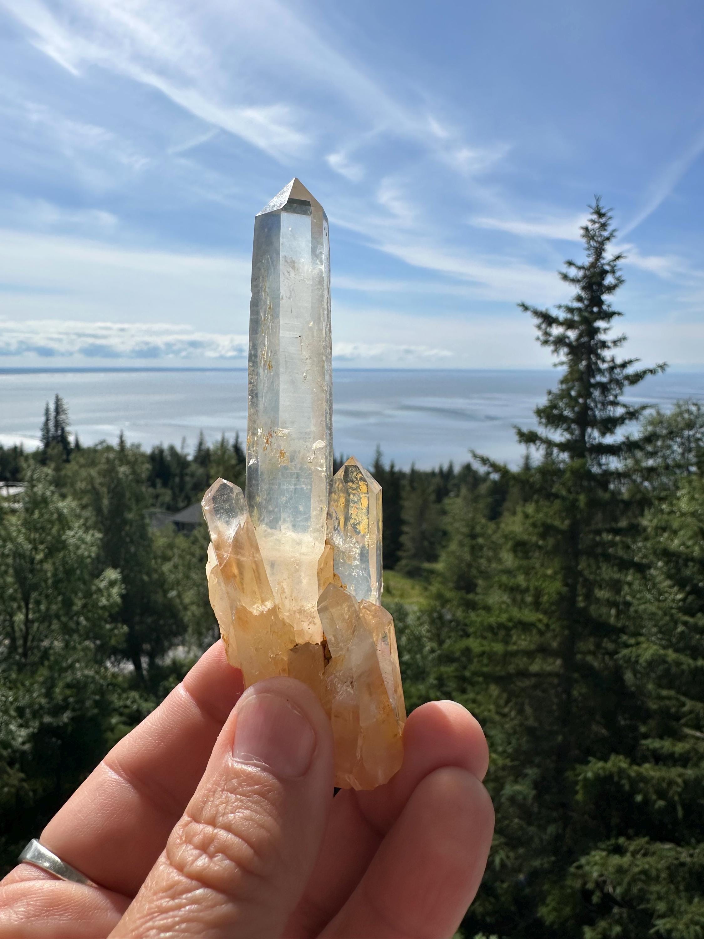 DNA ブルースモークレムリアンクォーツワンドクラスター 〜ゴールデン