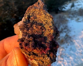 PIROLUCITA con FLUORITA ~ Nuevo Descubrimiento ~ UV Púrpura, Rojo y Amarillo ~ Mina El Potosí, Santa Eulalia, Chihuahua, México ~ 30.9g ~