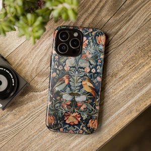 Diseño de William Morris, estampado floral vintage, estilo Arts and Crafts, funda clásica con diseño artístico, inspirada en la naturaleza, funda para teléfono con diseño floral cottagecore oscuro.