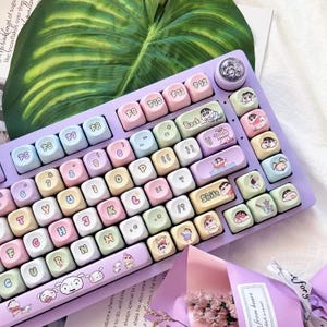 クレヨンしんちゃん 130 キーキャップ セット + キーキャップ リムーバー オールインワン - MOA 丸型プロファイル、かわいいキーキャップ、カスタム キーキャップ