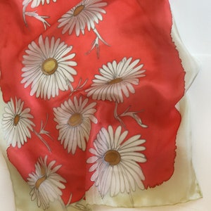 100% Reiner Seidenschal &quot;The Red Falling Daisies&quot;, Handbemalte Seidenschals für Frauen, Frühlingsmode, Leichte Schals, Blumenmode