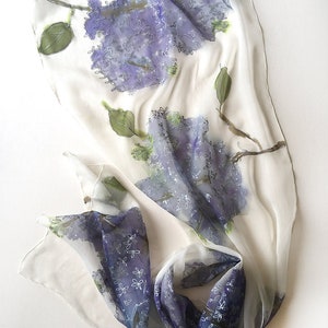 ライラック シルク シフォン スカーフ 手描き スカーフ 花柄 手描き スカーフ。軽量 スカーフ OOAK ホワイト シルク シフォン ショール、女性用アクセサリー