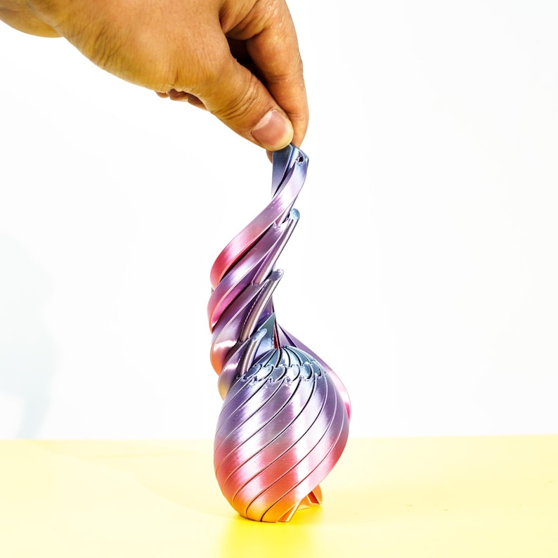 Stressbal Fidget Toy, 3D-geprint bureau Fidget, Twisty Fidget Egg Toy, paasmand kleinigheidjes Cadeaus collega voor kinderen tieners jongens meisjes Rainbow