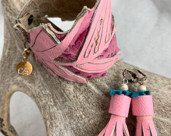 Set leather cuff earrings.  Cuff 2 shades pink.  Matching earrings.