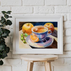 Natura morta originale ad acquerello con tè e frutta, accogliente decorazione da cucina o regalo premuroso per gli amanti del tè, illustrazione di cibo per la pittura del tè