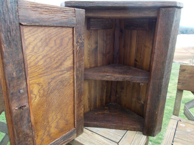 Gabinete rústico de roble barnwood esquina con puerta de | Etsy